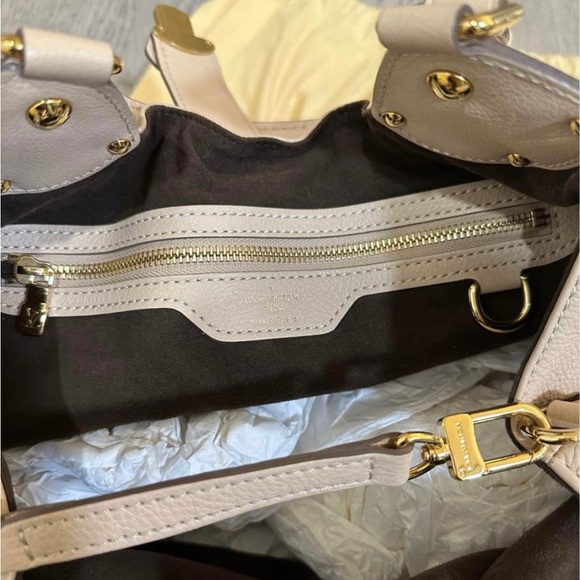 Louis Vuitton - Mahina L Sable Taupe Leather Hobo Bag (100% authentic) / SOLD - Picture 5 of 5